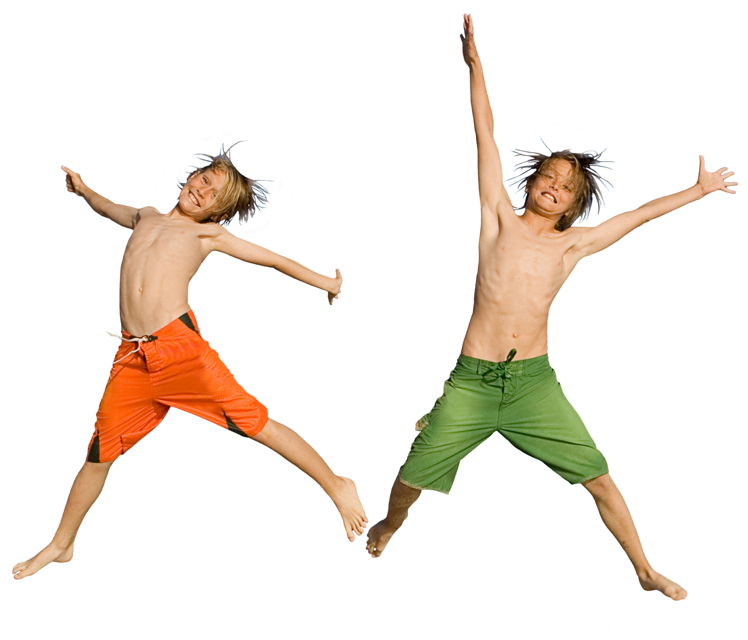 jongens twee jongens met de handen in de lucht van blijdschap